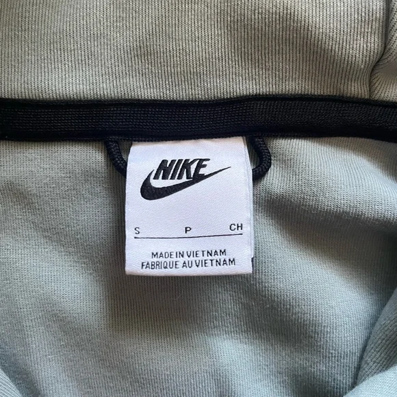 Nike Light Green Hooded Jacket - Picture 3 of 5